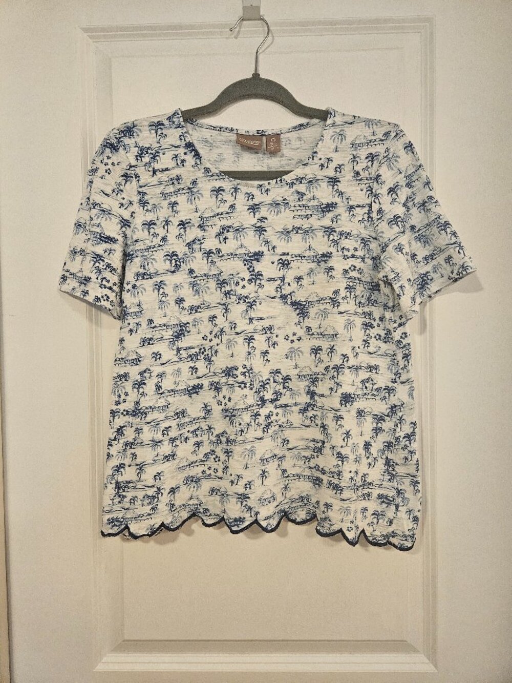 Chico's Blue White Tropical Toile Print Top Scalloped Hem Size 0/US Small